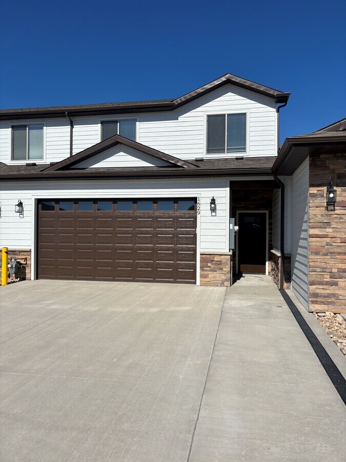 Photo - 1629 Blue Creek Ave Townhome