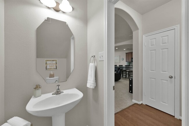 Photo - 15 Aquiline Oaks Pl