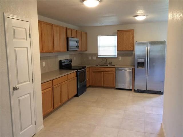 Photo - 600 Pacific St E