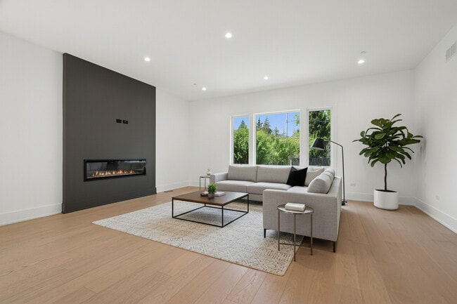 Photo - 9214 Washington St