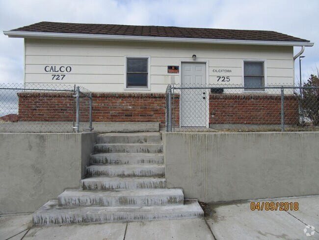 Building Photo - One Bedroom Home with yard