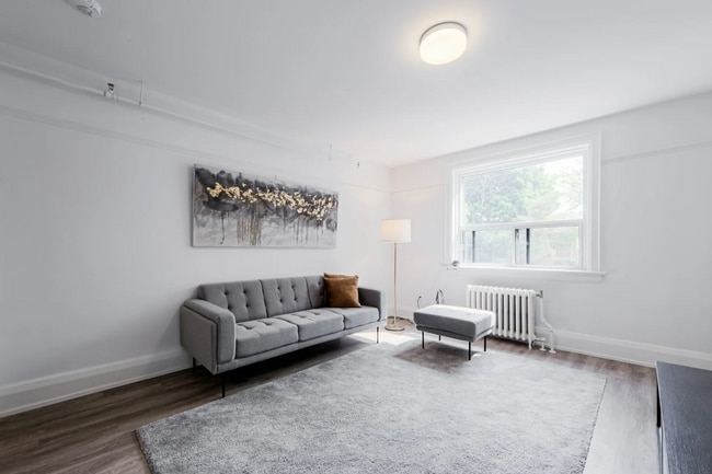 Photo - 210 Wychwood Avenue
