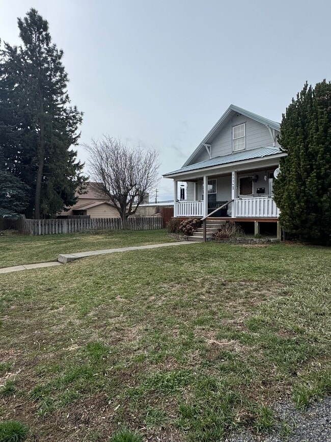 Photo - 509 N Cle Elum St Unidad 1