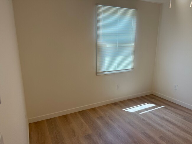 Photo - Sycamore (610-612) East Unit Sycamore (614) East
