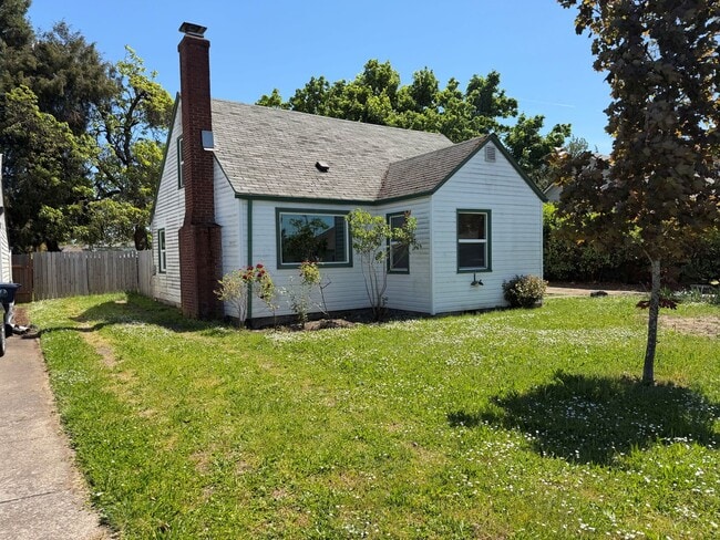 Photo - Large updated 2 bedroom 1 bathroom house in Springfield!
