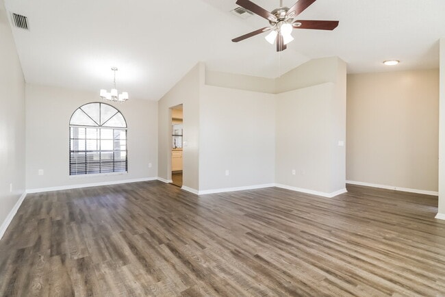 Photo - 8823 Gum Tree Ave