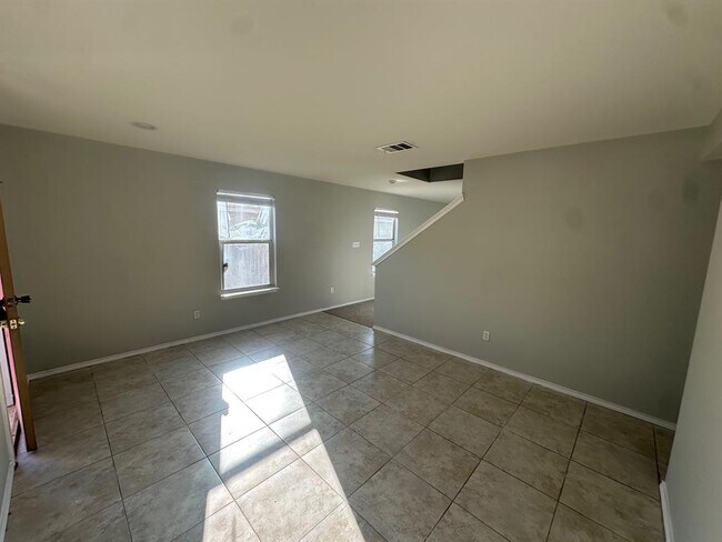 Photo - 102 Blanco Woods Blvd