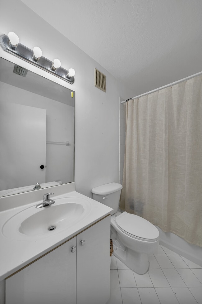 Photo - 1261 SE 27th St Unit 203