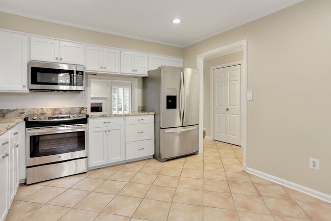 Photo - 2 Bed 2 Bath - Bethesda Condo - Large Outd...