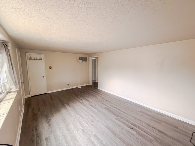 Photo - 1919 Hugur Ave