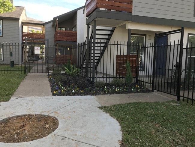 Building Photo - Suncrest Rental