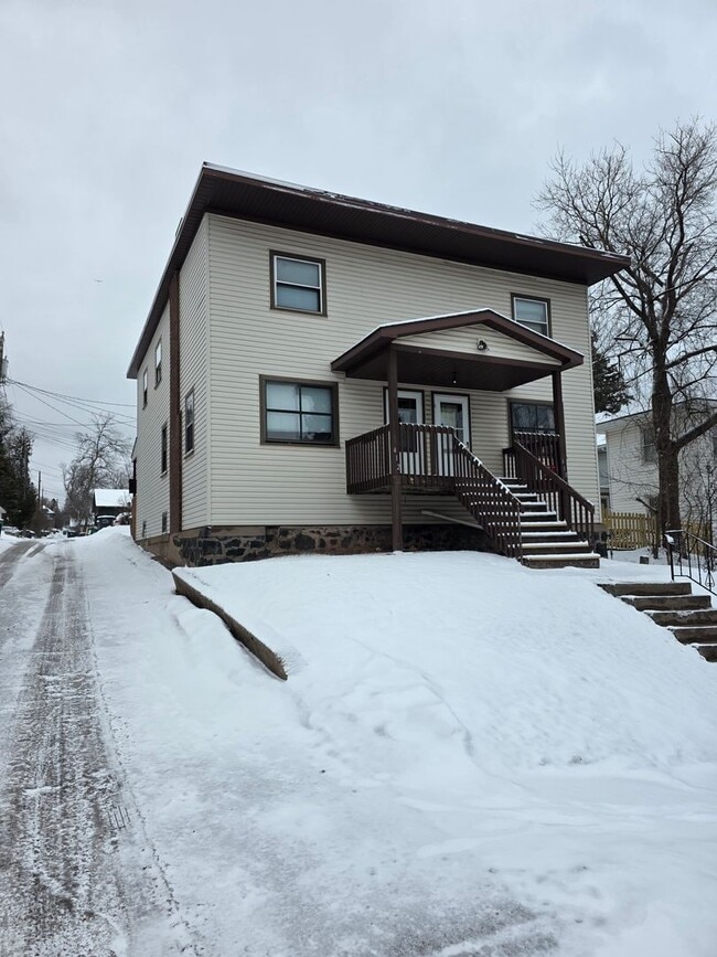 Building Photo - Duluth, MN 3 Bed, 1 Bath