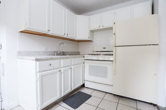 5649 N Christiana Ave Unit 3E