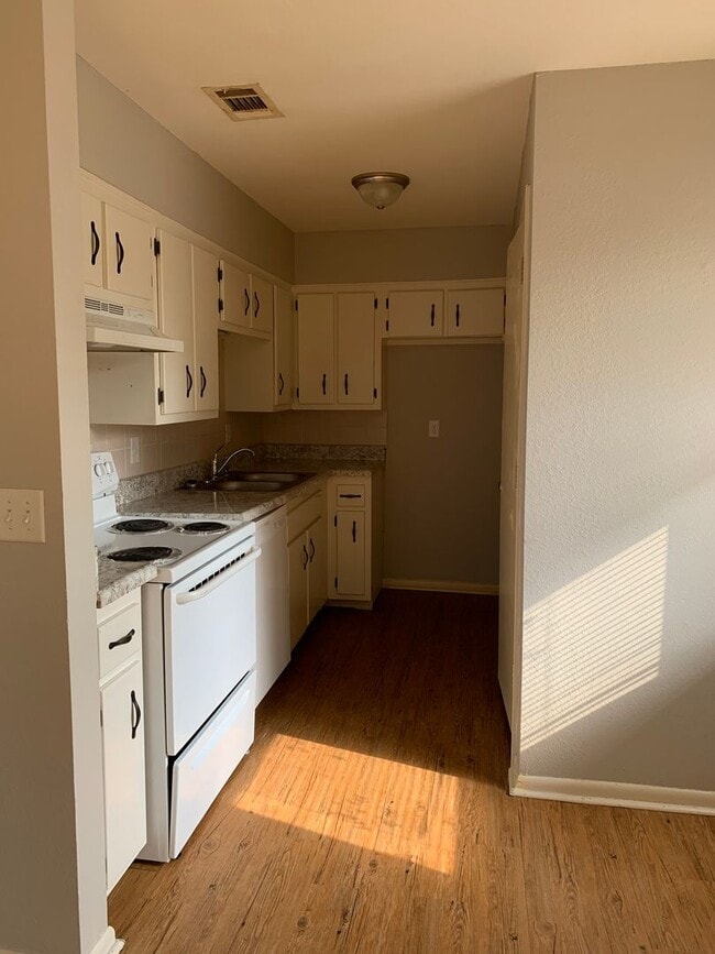 Building Photo - 711 Vine St Unit 3 Rental