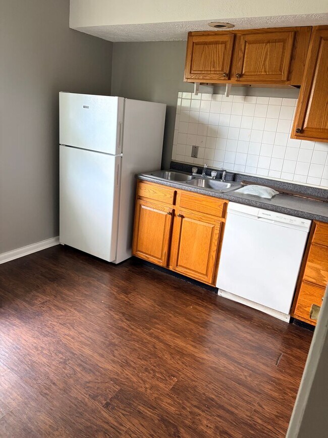 Photo - 1636 E Moffett Ln Unit 1636