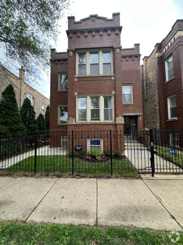 Building Photo - 3317 W Belden Ave Unit #2 Rental