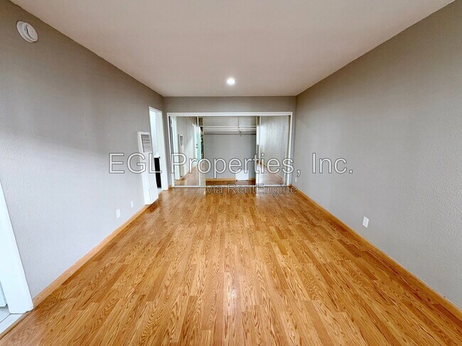 1555 N Bronson Ave Unit 109
