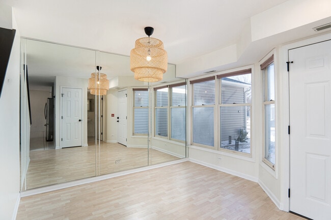 Photo - 712 Hamilton Ct