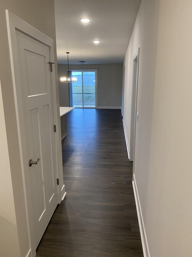 Photo - W218N16046 Tiger Lily Dr