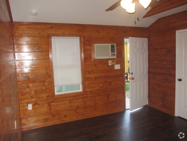 Building Photo - 15091 Fort Campbell Blvd Rental