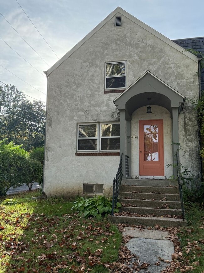 Building Photo - Charming Duplex Near Downtown State Colleg...