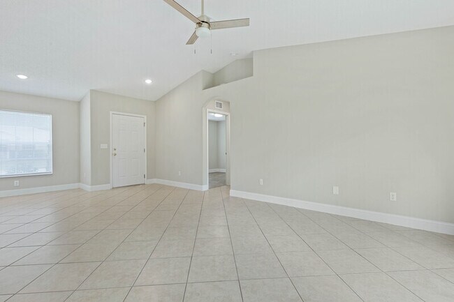 Photo - 34 Reybury Ln
