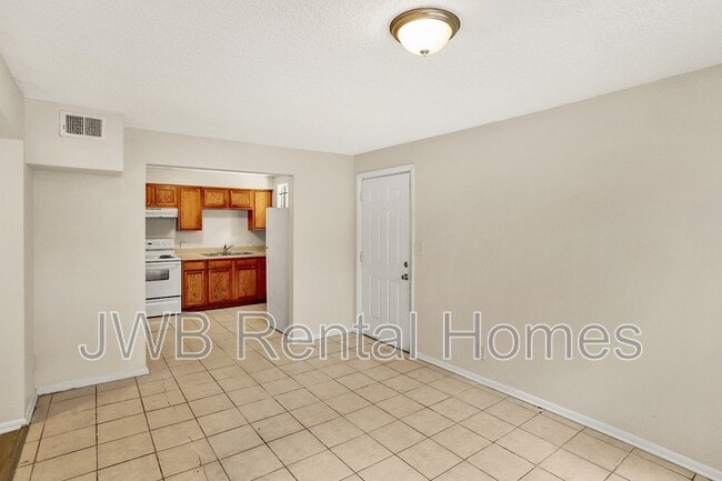 Photo - 1580 W 19th St Unit #2