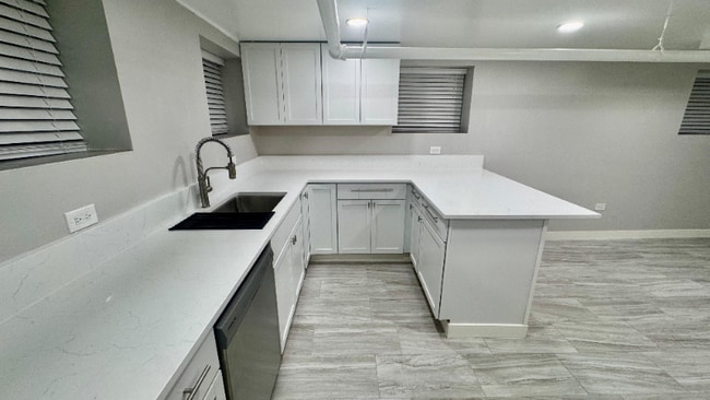 Photo - 5454 W Berteau Ave Unit B