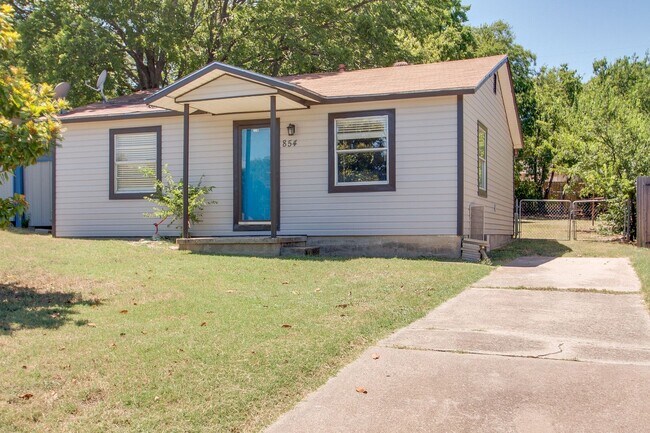 Building Photo - No Carpet. Large back yard Rental
