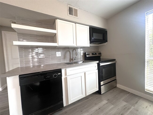Photo - 3214 Hutchins St Unit 2