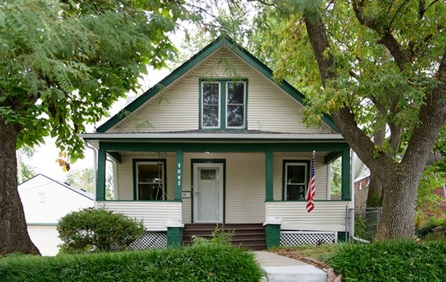 Building Photo - 1041 S 48th St