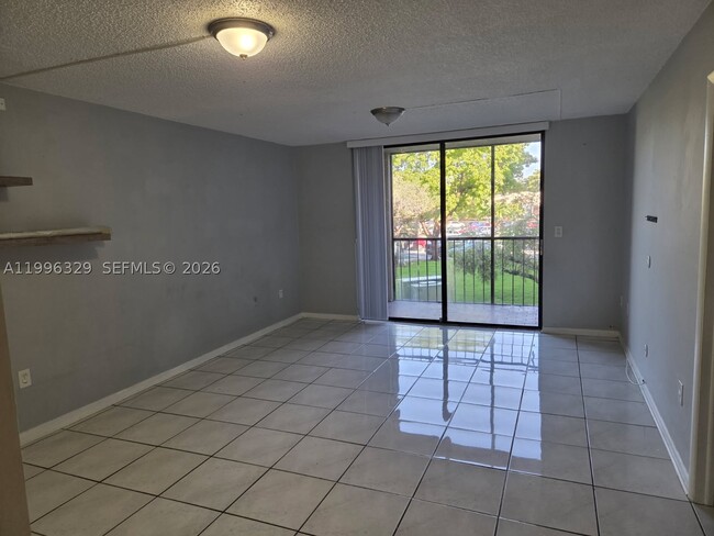 Building Photo - 8015 SW 107th Ave Unit 221