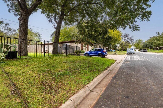 Photo - 1411 Braes Ridge Dr