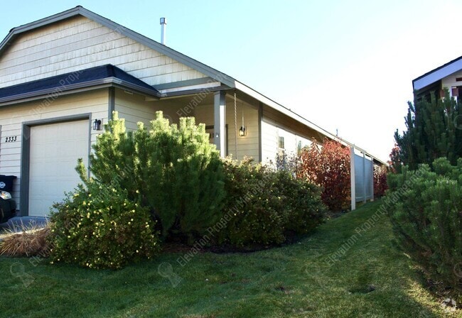 Building Photo - 2333 NE Mary Rose Pl Unit 2 Rental