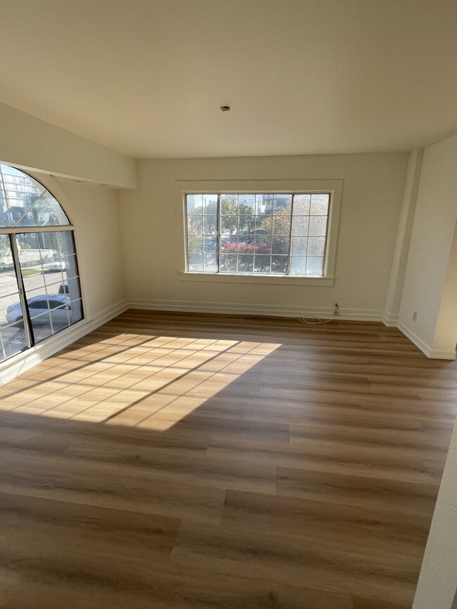 Photo - 433-439 Linden Ave