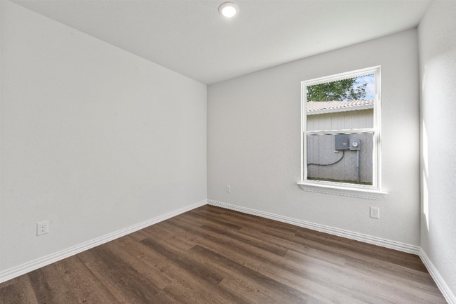 Photo - 2408 McKenzie Ave Unidad B