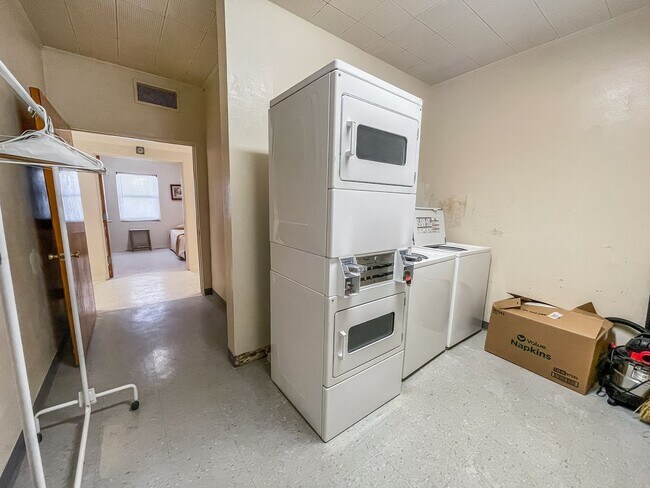 Photo - 13 Bedrooms 3 Bathrooms for rent in LOVING NM