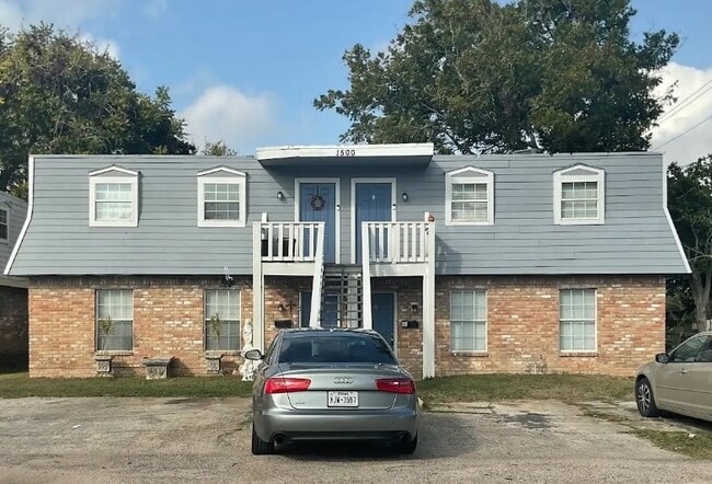 Building Photo - 1500 Oleander