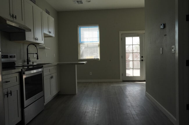 Photo - 926 W Estes Way Unit GH