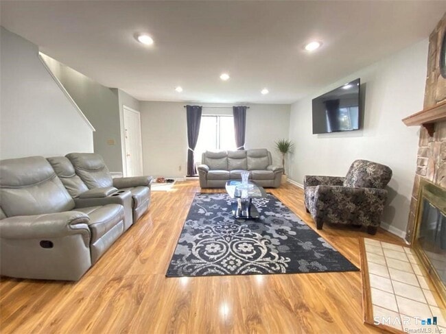 Photo - 19 Somers St Unit A3