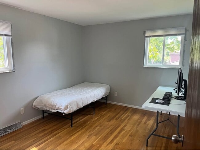 Building Photo - 11895 Cedarcreek Dr Rental