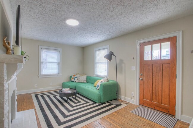 Photo - 1609A Cahal Ave