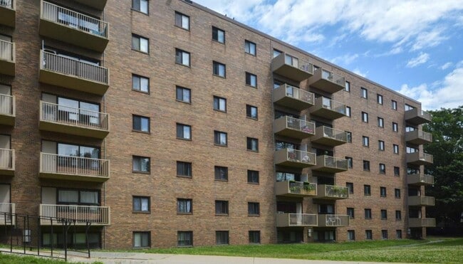 Building Photo - Brentwood