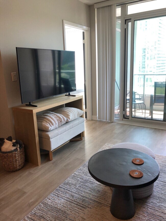 Photo - 580 Front St W Unit FL5-ID1034615P