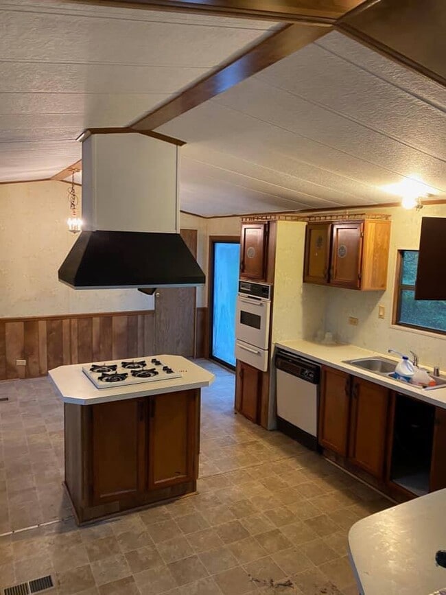 Photo - 416 Schaal Rd