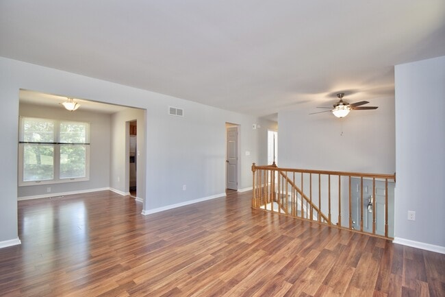 Photo - 647 Regent Rd