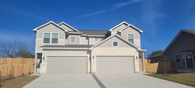 Building Photo - Gorgeous 3/2.5 on cul-de-sac in Cibolo with primary bedroom downstairs.