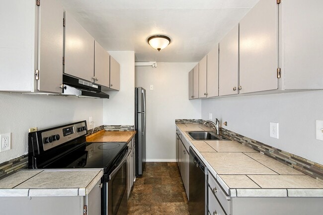 Photo - 733 Lake St S Unit 305