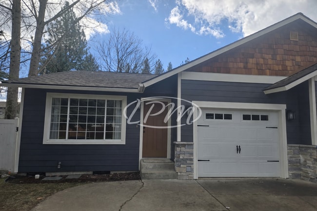 Building Photo - 950 E Lunceford Ln Unit 950 Lunceford 1