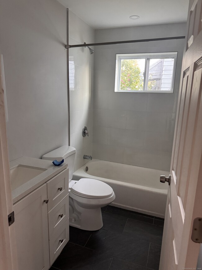 Photo - 562 Norman St